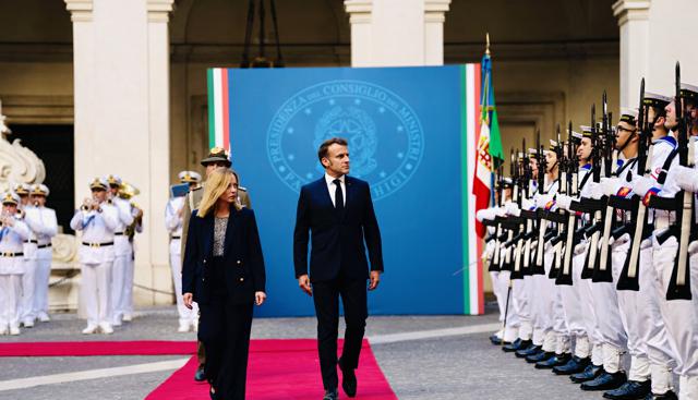 Meloni e la "pace" con Macron. L'Italia rientra tra i big Ue, l'Eliseo tiene a bada la destra francese e si riavvicina a Trump
