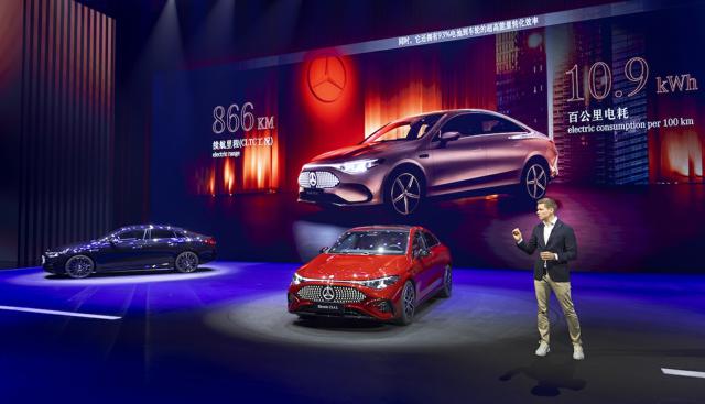 Mercedes-Benz e il paradosso dell’auto: tagli di produzione in Europa, più vetrine in Cina