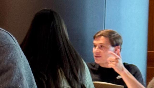 Nicolò Barella a pranzo al Bulgeri a Milano. (Fonte: Affaritaliani.it) Nicolò Barella a pranzo al Bulgeri a Milano. (Fonte: Affaritaliani.it)