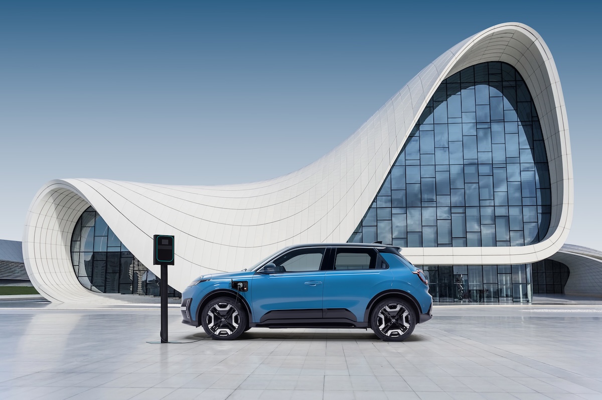 Nissan Micra torna elettrica: design audace, tecnologia Google e guida con e-Pedal