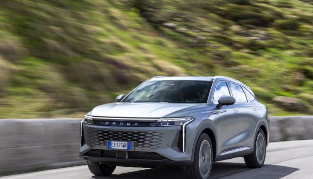 OMODA 9 Super Hybrid debutta in Italia: lusso, potenza e autonomia da record