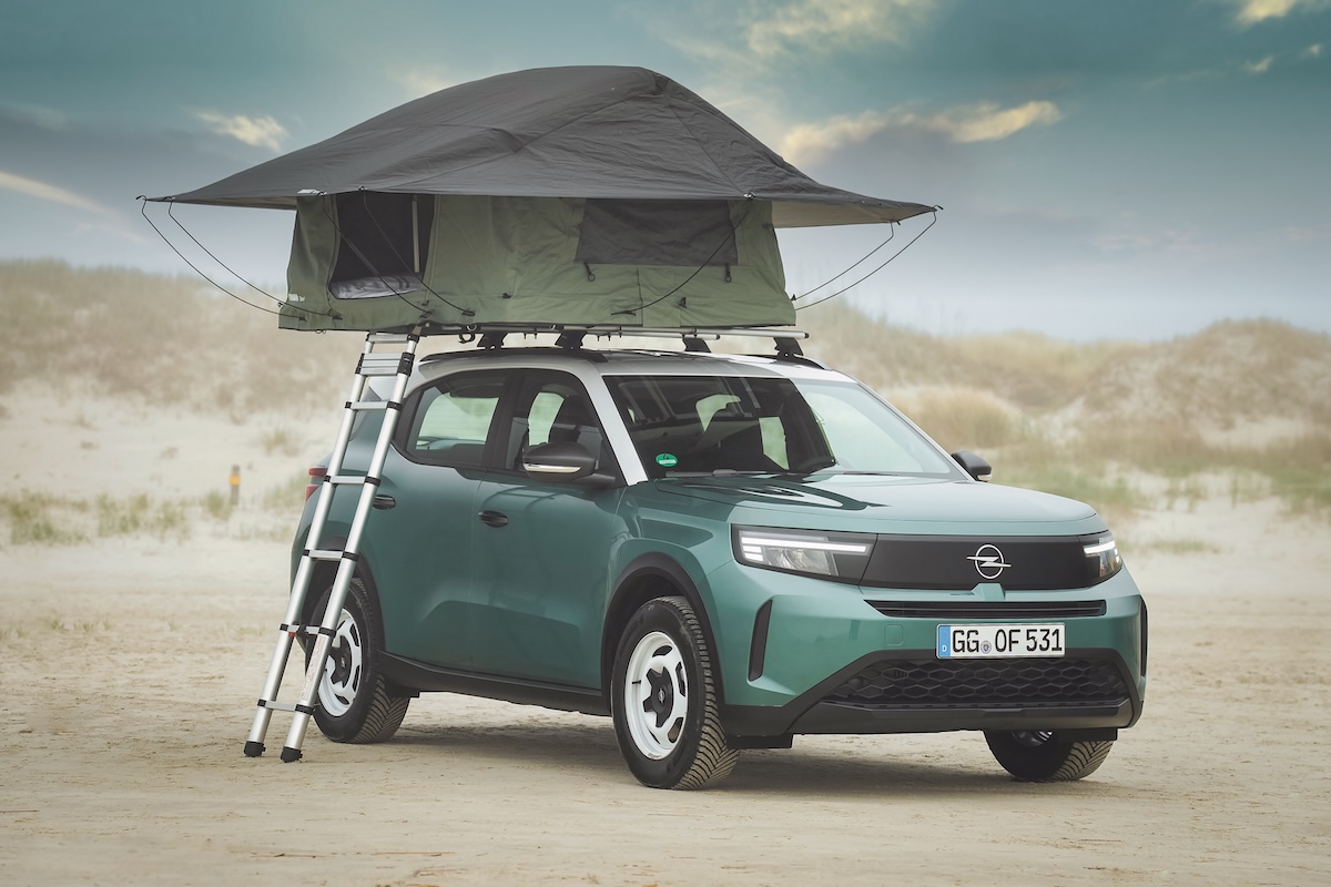 Opel Frontera con tenda da tetto: il SUV che porta l’avventura ovunque