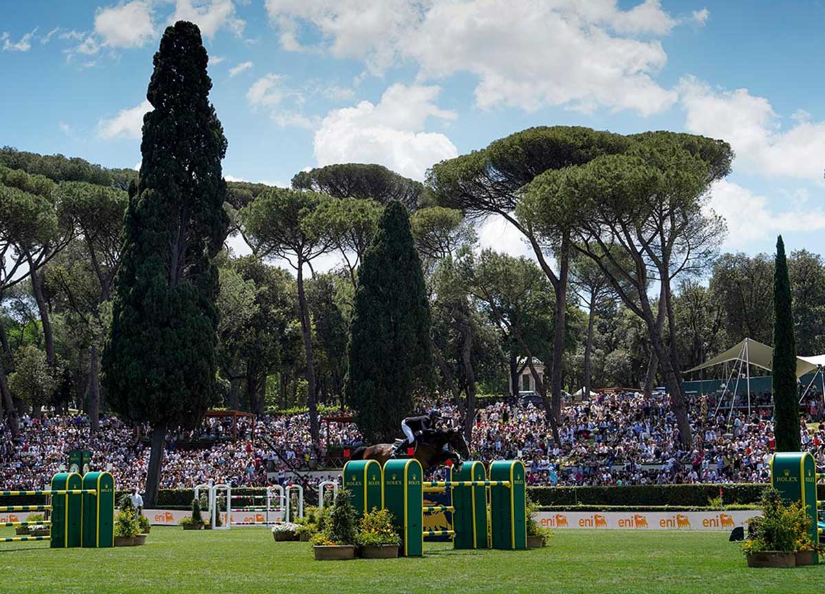 https://www.affaritaliani.it/static/upl2024/piaz/0001/piazza-di-siena-011.jpg