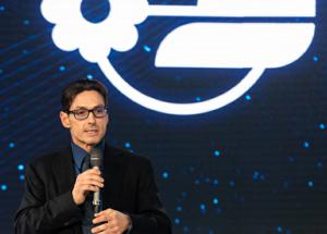 Mediaset, caos a Canale 5. DaÂ Striscia la notizia a La ruota della fortuna fino ad Avanti un altro: il futuro dell'access Ã¨ ancora in bilico