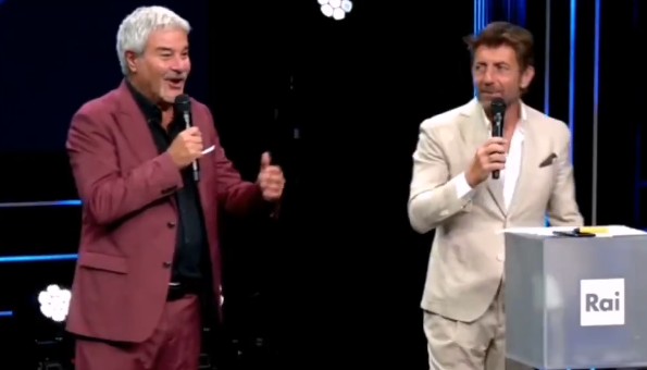 https://www.affaritaliani.it/static/upl2024/pino/pino-insegno-.jpg