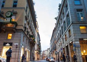 Kering cede i gioielli di famiglia: trattativa segreta con il Qatar per lo storico palazzo di via Monte Napoleone