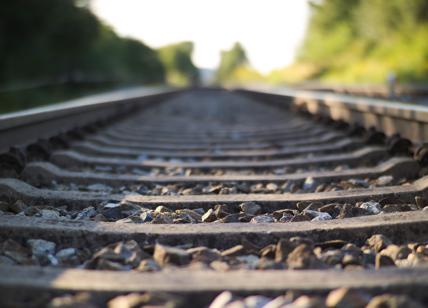 La nuove sfide folli tra i giovani: "train surfing" e il “giro della morte” sui binari in Lombardia