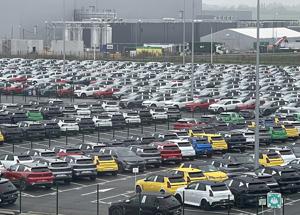 Mercato auto maggio 2025: immatricolazioni stabili, LCV in calo e boom delle ibride plug-in