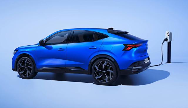 Renault Rafale E-Tech 4x4 300 CV: la nuova frontiera dell’ibrido plug-in