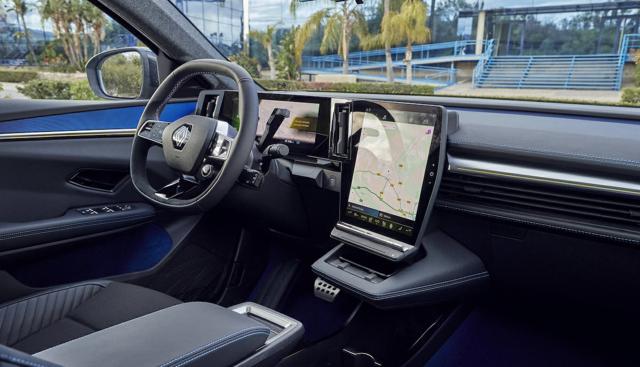 Renault Scenic E-Tech electric, tecnologie smart per un’esperienza di guida digitale e connessa