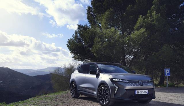 Renault Scenic E-Tech electric: comfort e piacere di guida senza compromessi