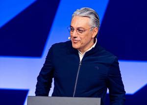 Alpine A390: Luca de Meo presenta il SUV elettrico che segna la svolta globale del brand sportivo