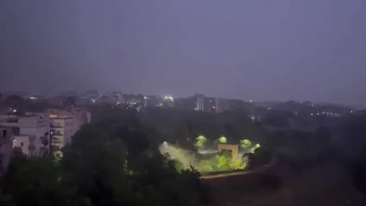 Clima sempre più pazzo, Roma travolta dal maltempo: strade allagate, alberi caduti e disagi in tutta la città