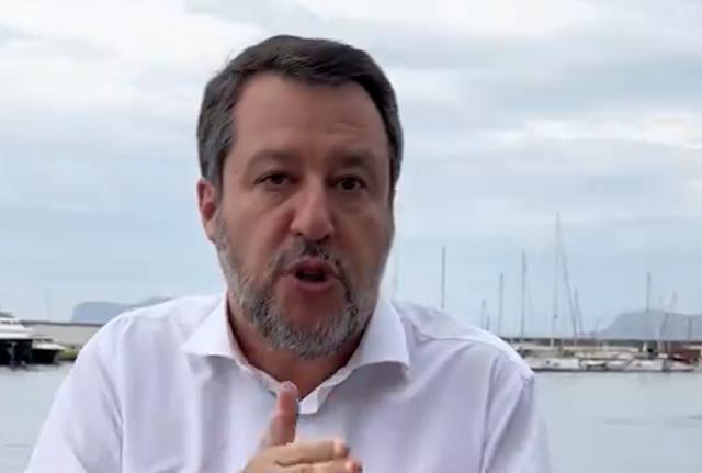 Open Arms, Salvini: "Il 20 dicembre scoprirò se sono colpevole oppure ho fatto solo il mio lavoro" Open Arms, Salvini: "Il 20 dicembre scoprirò se sono colpevole oppure ho fatto solo il mio lavoro"