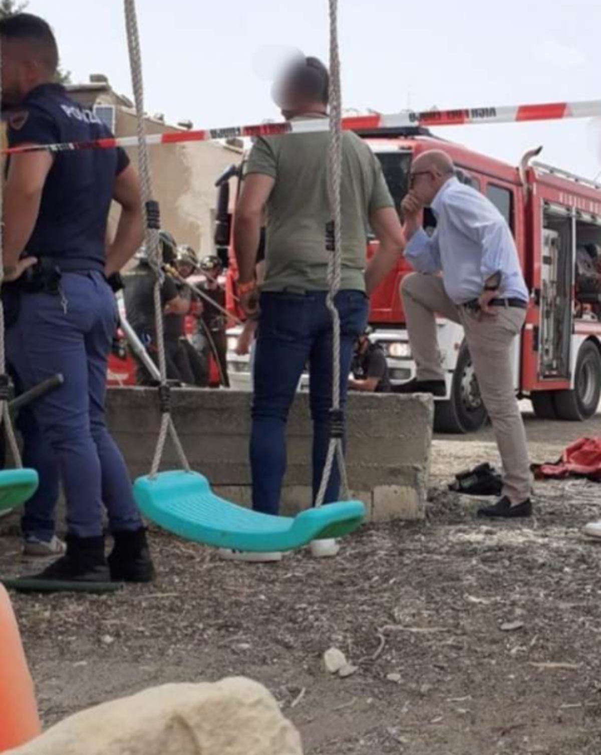 Bambino nel pozzo Bambino nel pozzo