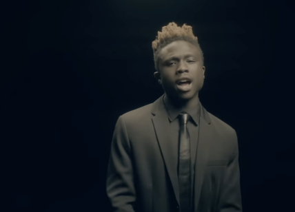 Il video rap da milioni di visualizzazioni e X Factor. L'insolito passato del killer di Sharon Verzeni