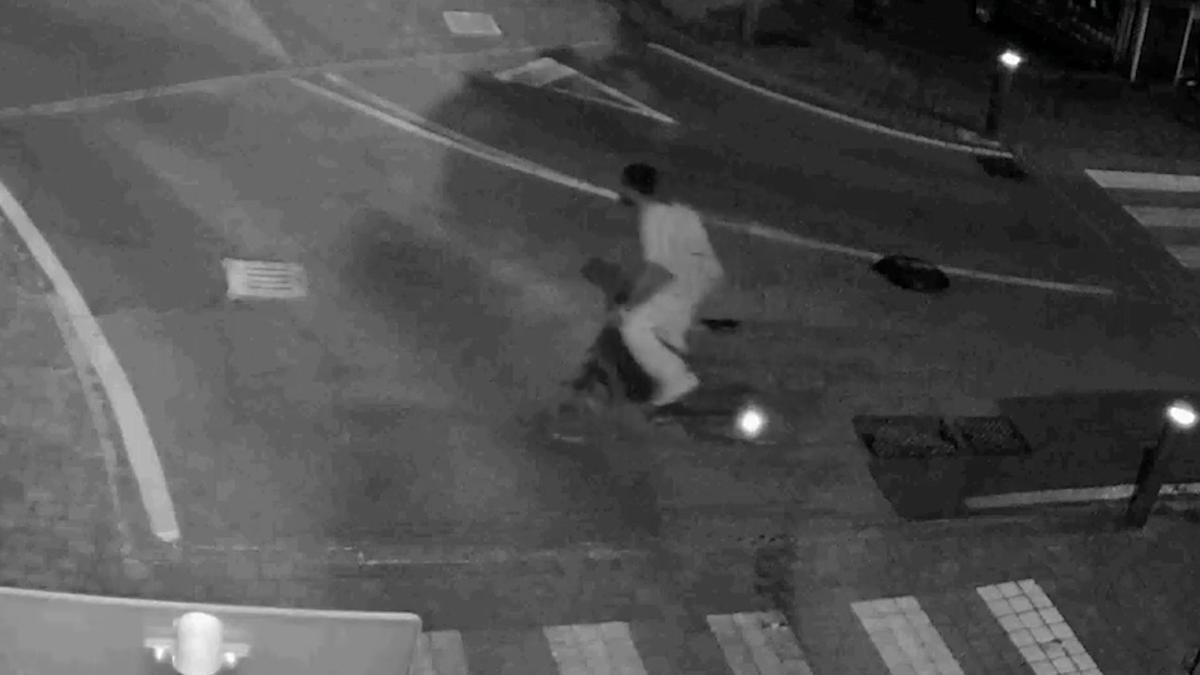 Sharon Verzeni, ecco il video della fuga in bici del killer Moussa Sangare pochi minuti dopo l'omicidio