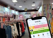 Shein nei guai: pubblicità fuorvianti su ambiente e sostenibilità. L’Antitrust multa per 1 milione il colosso cinese del fast fashion Shein nei guai: pubblicità fuorvianti su ambiente e sostenibilità. L’Antitrust multa per 1 milione il colosso cinese del fast fashion