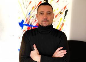 Manager/ Burgez in liquidazione, dagli smash burger al crack: chi è Simone Ciaruffoli, fondatore e Ceo del fast food più scorretto d’Italia
