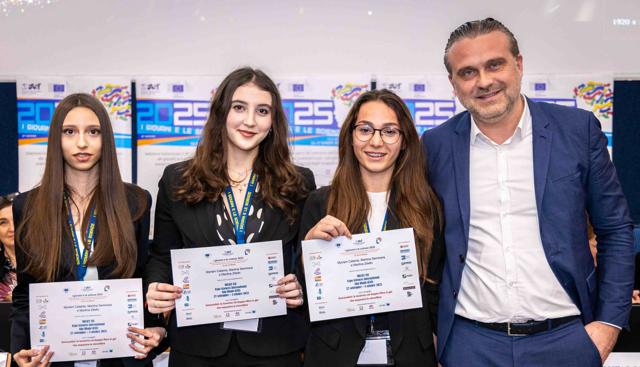 Studenti premiati dalla FAST e dalla Commissione europea per il loro progetto Studenti premiati dalla FAST e dalla Commissione europea per il loro progetto