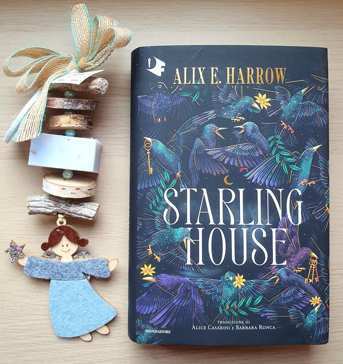 "Starling House" di Alix E. Harrow (Mondadori Oscar Fabula) "Starling House" di Alix E. Harrow (Mondadori Oscar Fabula)
