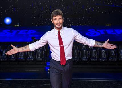 Tv, Stefano De Martino già pronto per la nuova stagione: ecco quali programmi condurrà il "re" di Affari Tuoi