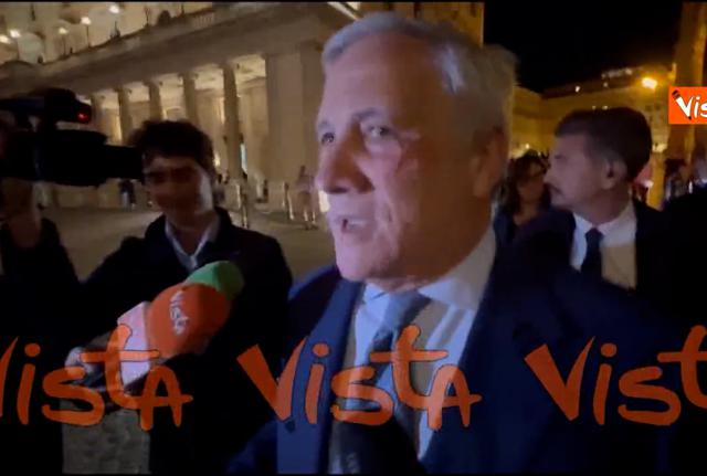 Manovra, Tajani insiste: "No a nuove tasse, il contributo alle banche non spaventa i mercati e non danneggia le piccole" Manovra, Tajani insiste: "No a nuove tasse, il contributo alle banche non spaventa i mercati e non danneggia le piccole"