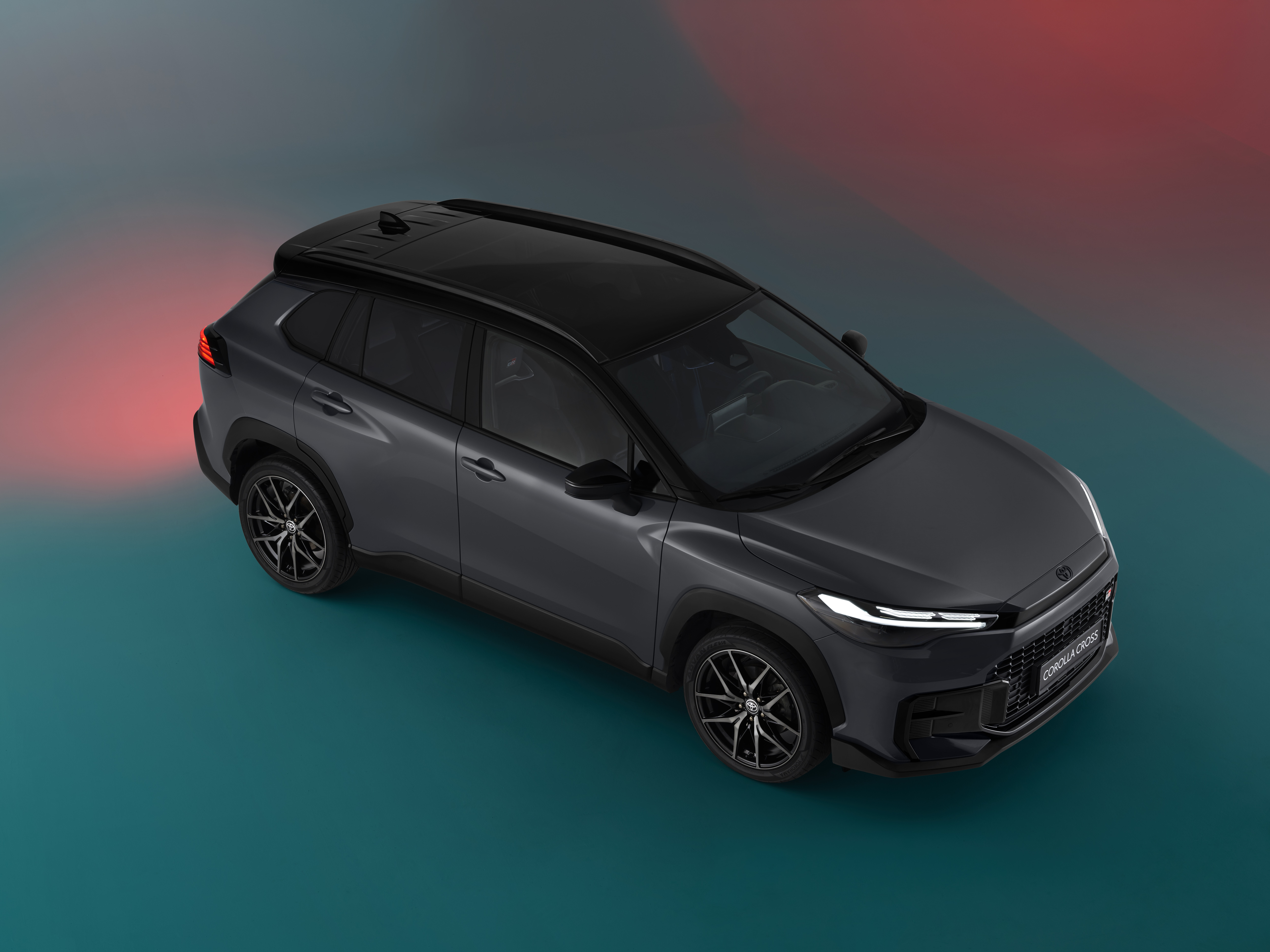 Nuova Toyota Corolla Cross 2025: il SUV ibrido anche in versione GR SPORT