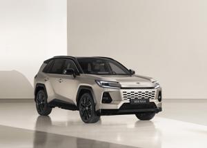 Nuova Toyota RAV4 2025: design rinnovato, 100 km in elettrico e tecnologia Arene