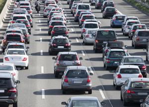 Traffico, italiani in viaggio per le vacanze estive. I giorni da bollino nero da evitare per non rimanere bloccati in autostrada