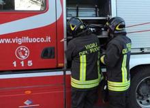 Incendio in un appartamento a Milano: 18 persone intossicate dal fumo