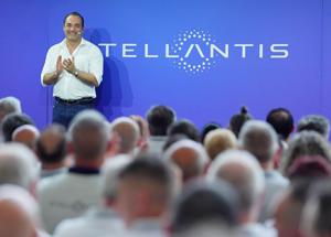 Antonio Filosa lancia il nuovo corso Stellantis dall'Heritge Hub di Torino