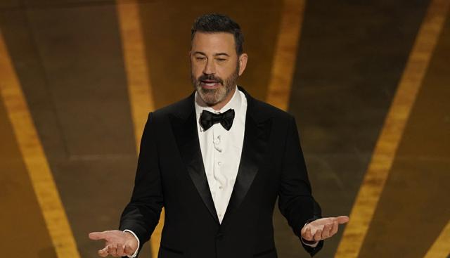 Chi è Jimmy Kimmel, il celebre conduttore americano "inciampato" su Kirk. Trump: "Programma cancellato, ben fatto"