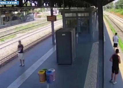Turista statunitense accoltellato su un treno nel Milanese per rubargli un ciondolo. VIDEO