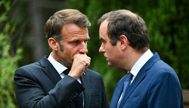 Emmanuel Macron e Sébastien Lecornu Emmanuel Macron e Sébastien Lecornu