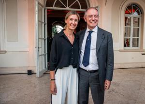 Chi Ã¨ Olga Sokhnenko, la moglie di Urso accusata da Zingaretti di "saltare la fila"