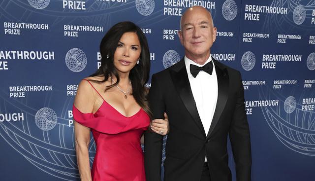Lauren Sanchez e Jeff Bezos Lauren Sanchez e Jeff Bezos