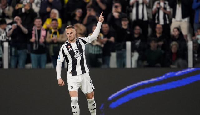 Calciomercato Juventus, Vlahovic fa cambiare le strategie - Colpo di scena Koopmeiners