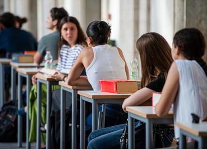 Maturità 2025, parte la seconda prova scritta: al liceo classico un testo di Cicerone sull'amicizia, allo scientifico Cartesio e le funzioni