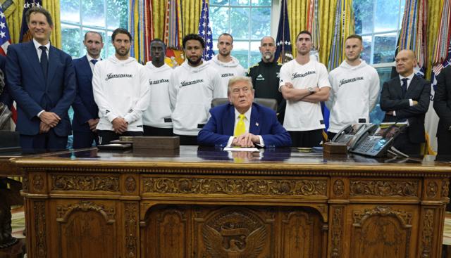 Juventus alla Casa Bianca da Trump (Foto Lapresse) Juventus alla Casa Bianca da Trump (Foto Lapresse)