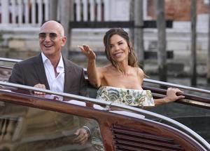 Jeff Bezos saluta Venezia dopo le nozze da sogno con una mancia da capogiro all'hotel Aman