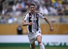 Calciomercato, Vlahovic-Juventus: la complicata exit strategy. Milan beffato da Mourinho e l'offerta araba che spaventa il Diavolo - Rumor