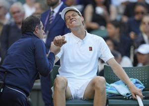 Wimbledon: Sinner e l'infortunio al gomito nel match con Dimitrov, le condizioni di Jannik: come sta, gli esami