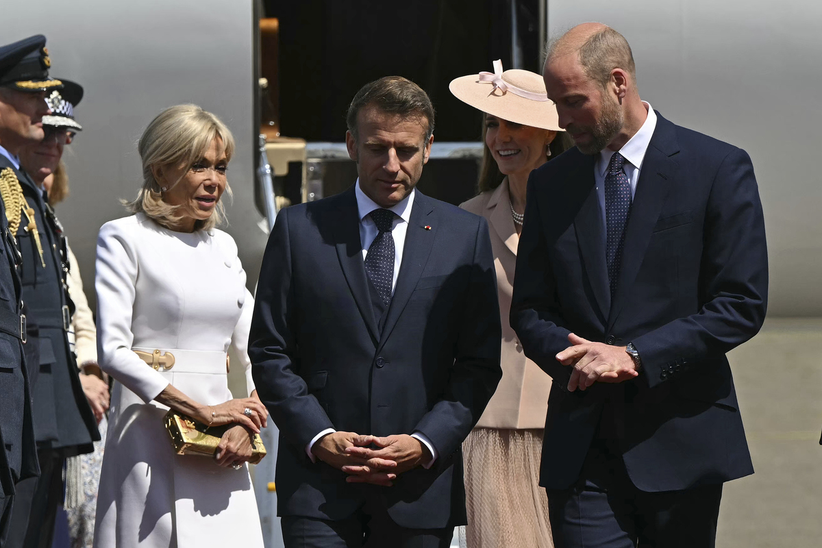 Emmanuel e Brigitte Macron arrivano in Gran Bretagna accolti dal Principe William Emmanuel e Brigitte Macron arrivano in Gran Bretagna accolti dal Principe William