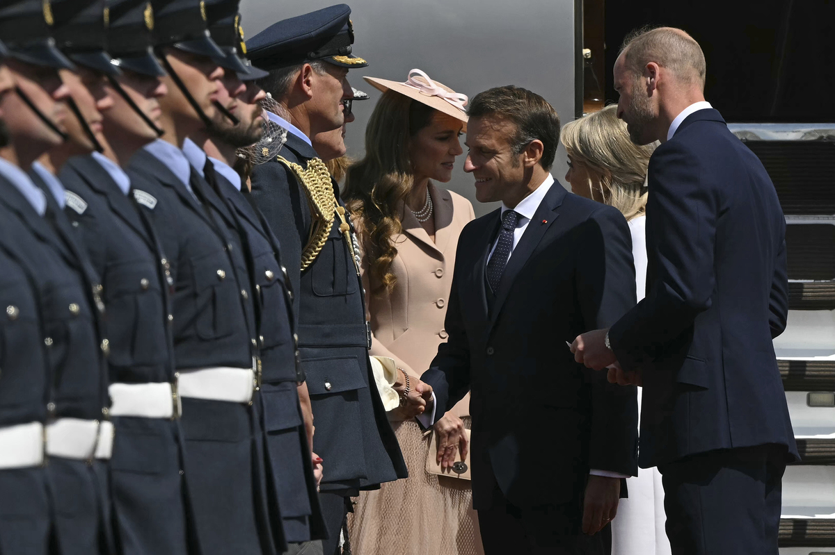 Emmanuel e Brigitte Macron arrivano in Gran Bretagna accolti dal Principe William Emmanuel e Brigitte Macron arrivano in Gran Bretagna accolti dal Principe William