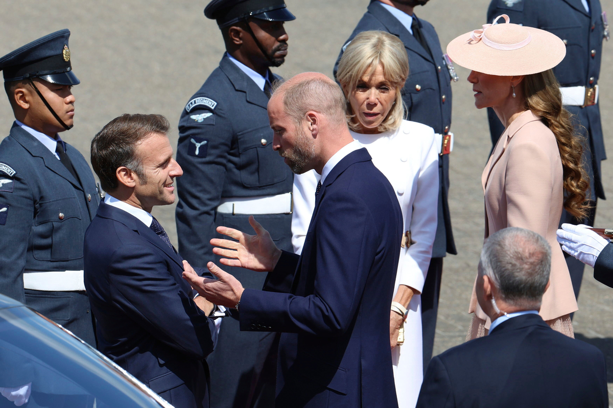 Emmanuel e Brigitte Macron arrivano in Gran Bretagna accolti dal Principe William Emmanuel e Brigitte Macron arrivano in Gran Bretagna accolti dal Principe William
