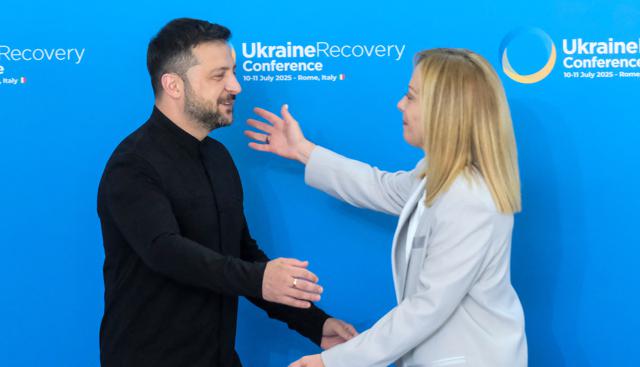 Ucraina, Zelensky: "Putin vuole che il nostro popolo lasci il Paese". Meloni: "Presi impegni per più di 10 miliardi"