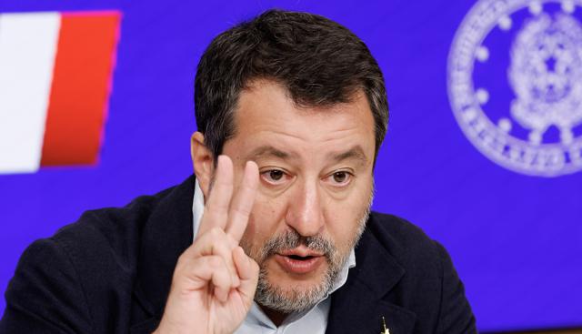 Ponte Stretto, Salvini: "Anche all'epoca di Brunelleschi c'erano i 'no cupola''. Sulla proposta di intitolarlo a Silvio Berlusconi...