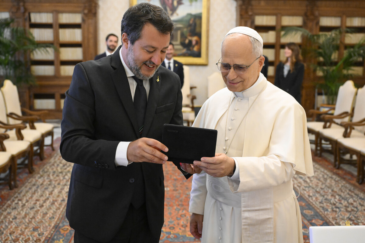 Matteo Salvini (accompagnato dalla figlia Mirta) dal Santo Padre