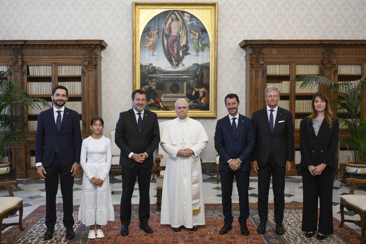 Matteo Salvini (accompagnato dalla figlia Mirta) dal Santo Padre